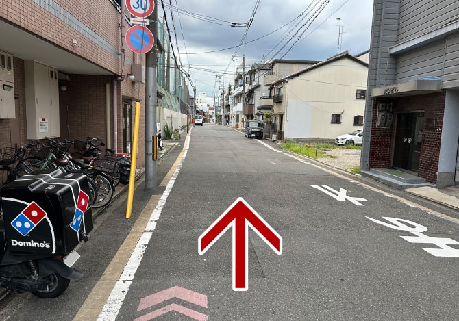 左折して西を向いた道路の様子